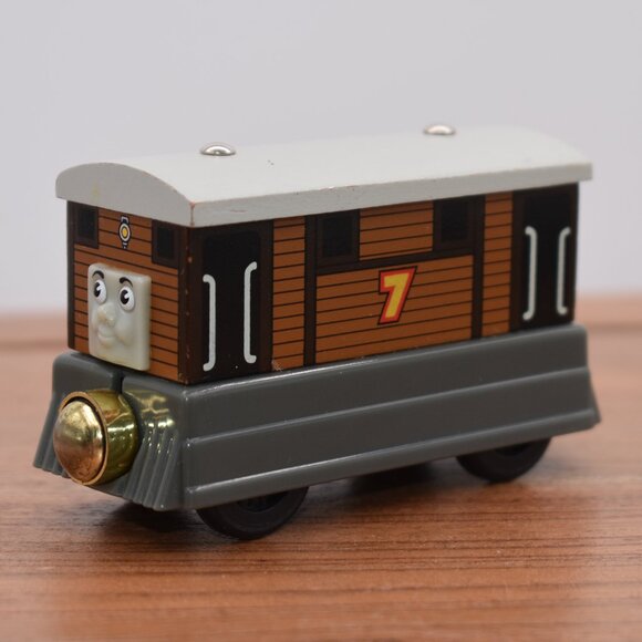 Toby 7 Golden Magnetic Thomas and Friends Wooden Railway Engine Trains 2003 - Picture 1 of 8